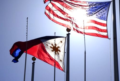 Philippine and US flag