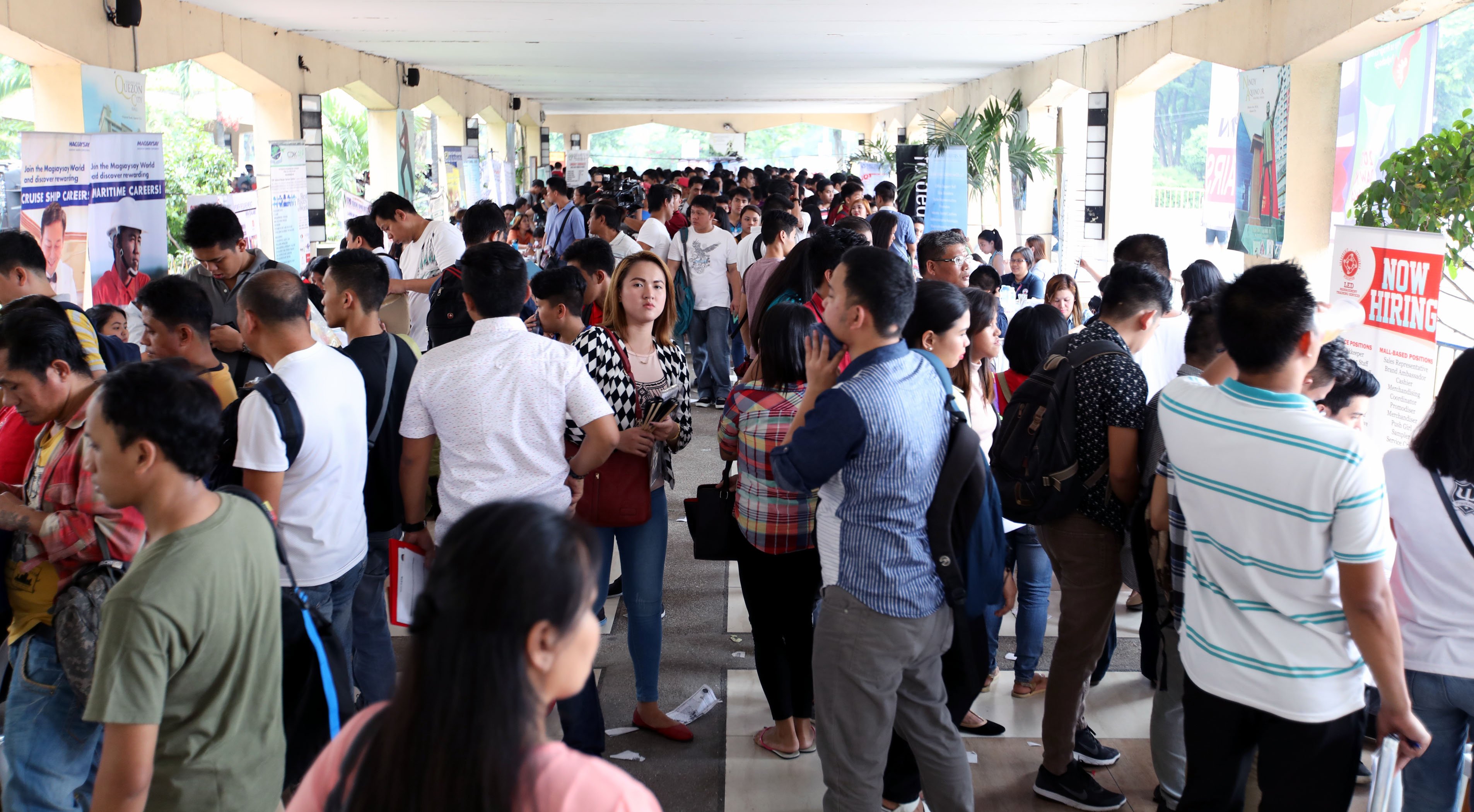Filipino job seekers must be competent in English - Roxas