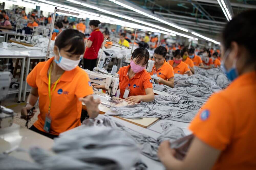 Senators urge the Philippines to lure US businesses leaving China