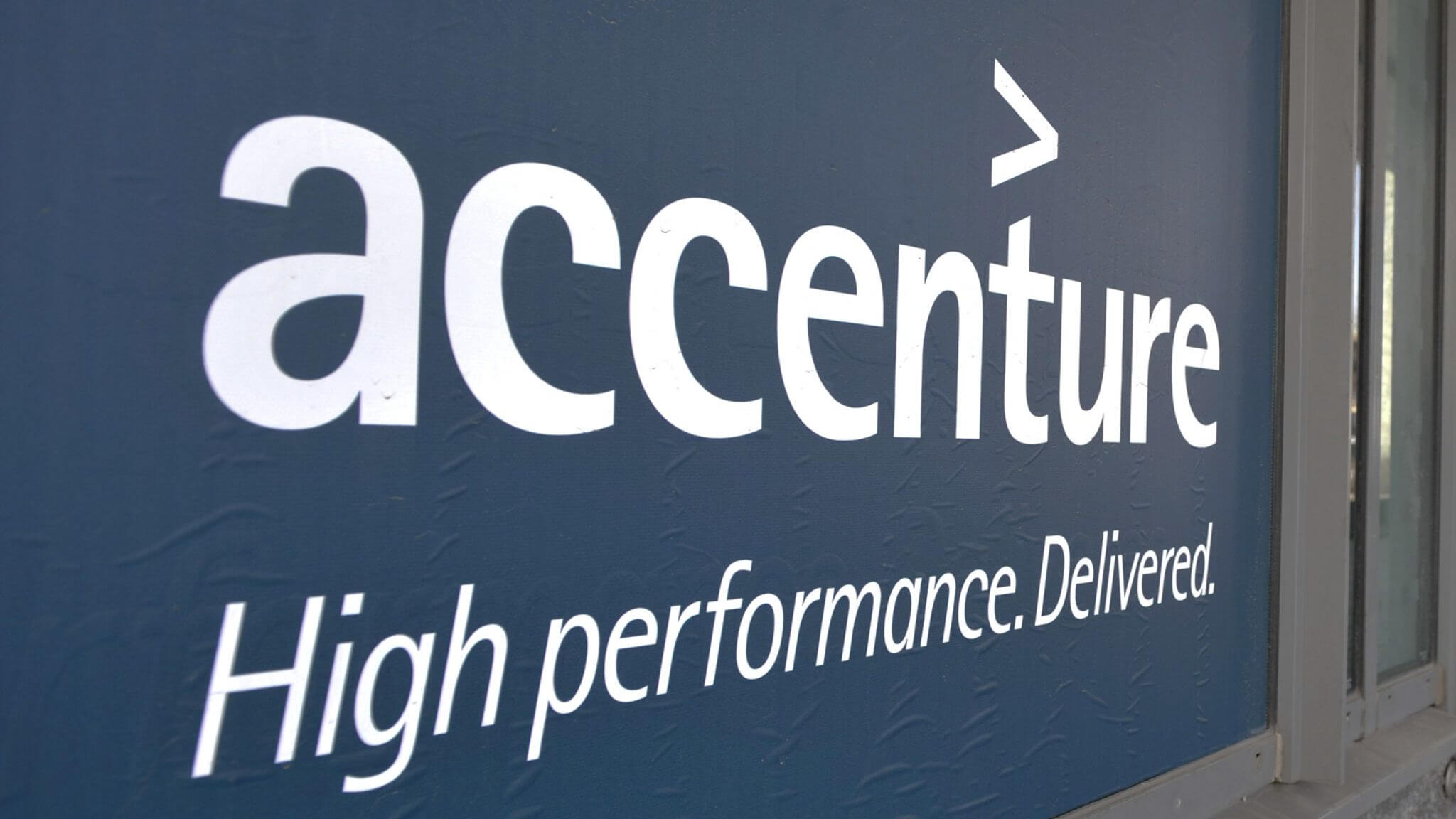 Accenture to lay off 900 UK staff