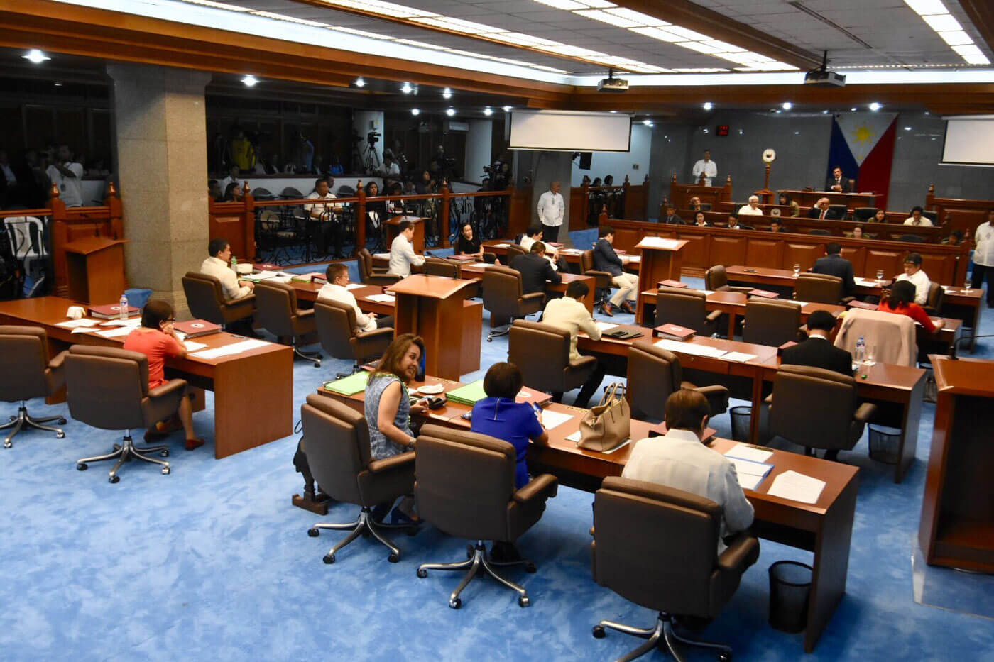 Senators urge mass vaccination programs to stimulate economy