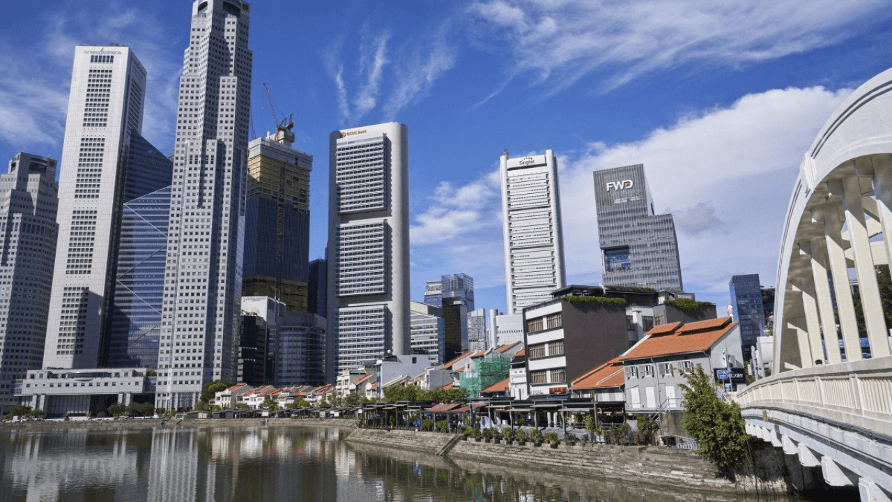 49% of Singapore’s workforce are second-guessing their current jobs