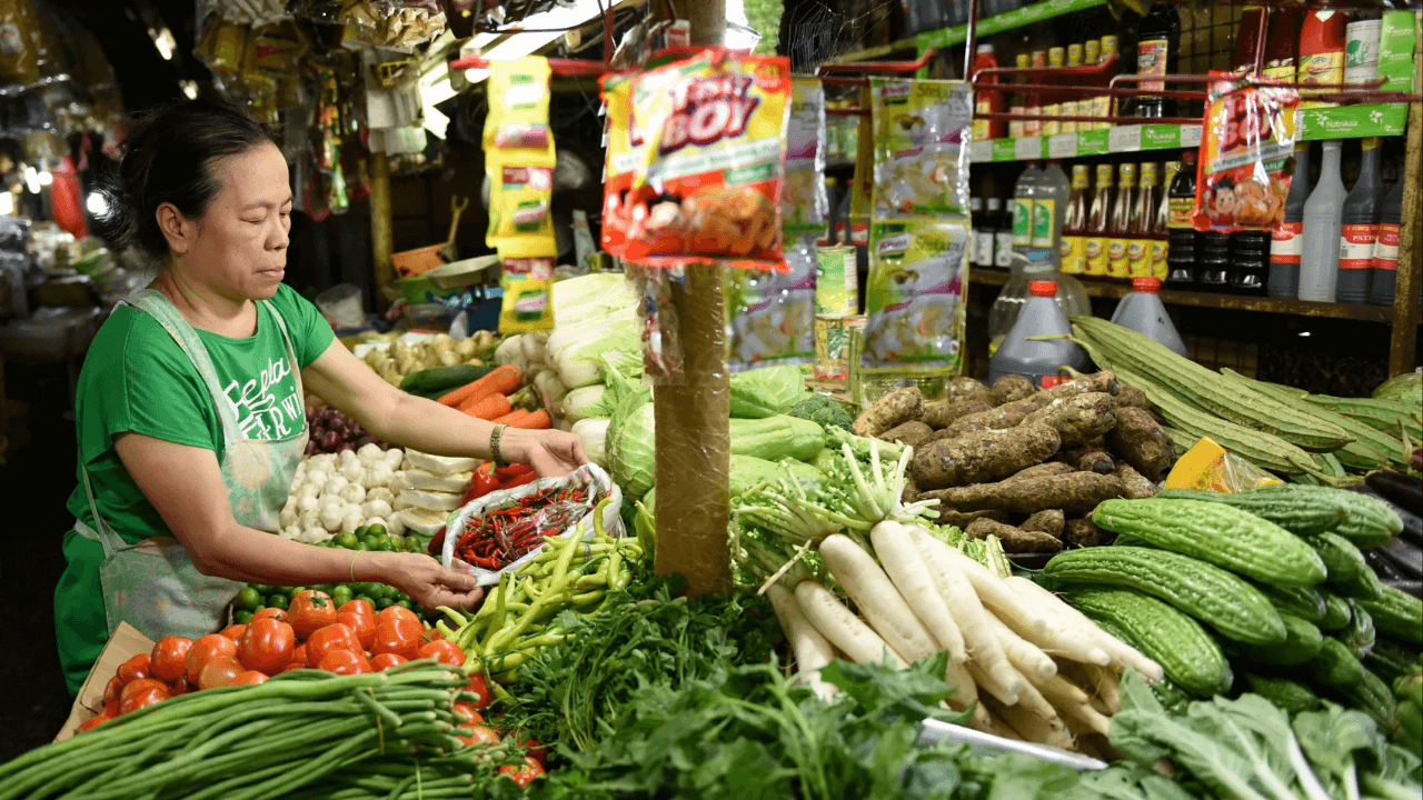 Median inflation estimate hits 4% in March