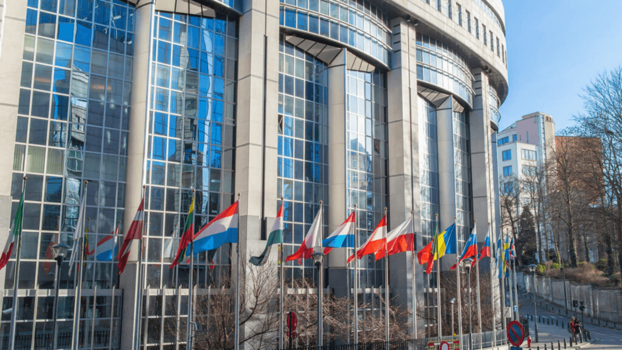 EU downgrades eurozone growth forecast to 2.7%