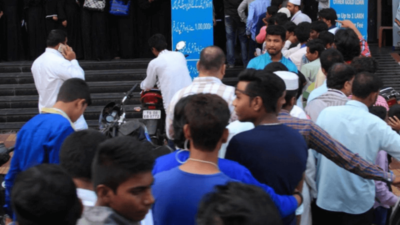 India sees a 73% increase in vacancies for blue and grey collar jobs in Q4