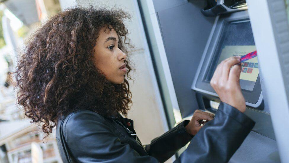 UK hiring slows down as recession looms