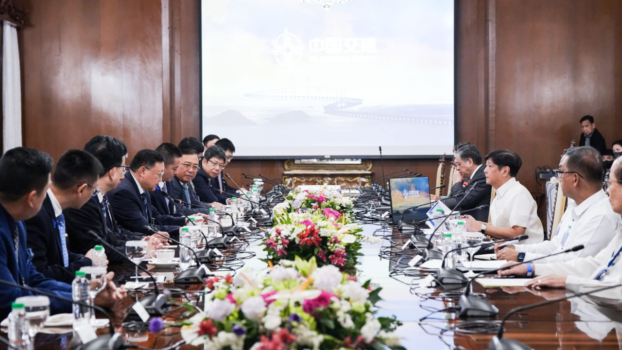 Chinese firm proposes new highway, tech projects in PH
