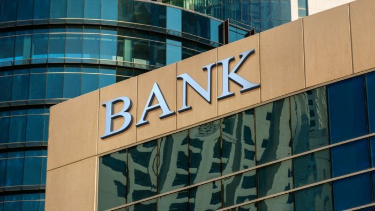 India benefit from banking crisis 