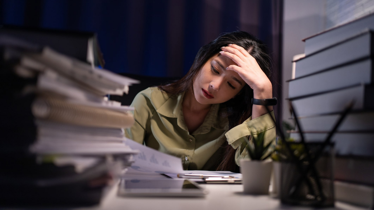 UK employees clock unpaid overtim