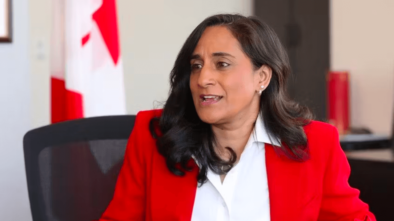 Canada cut outsourcing costs