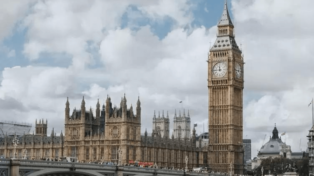 UK government to recruit 2,500 tech talents