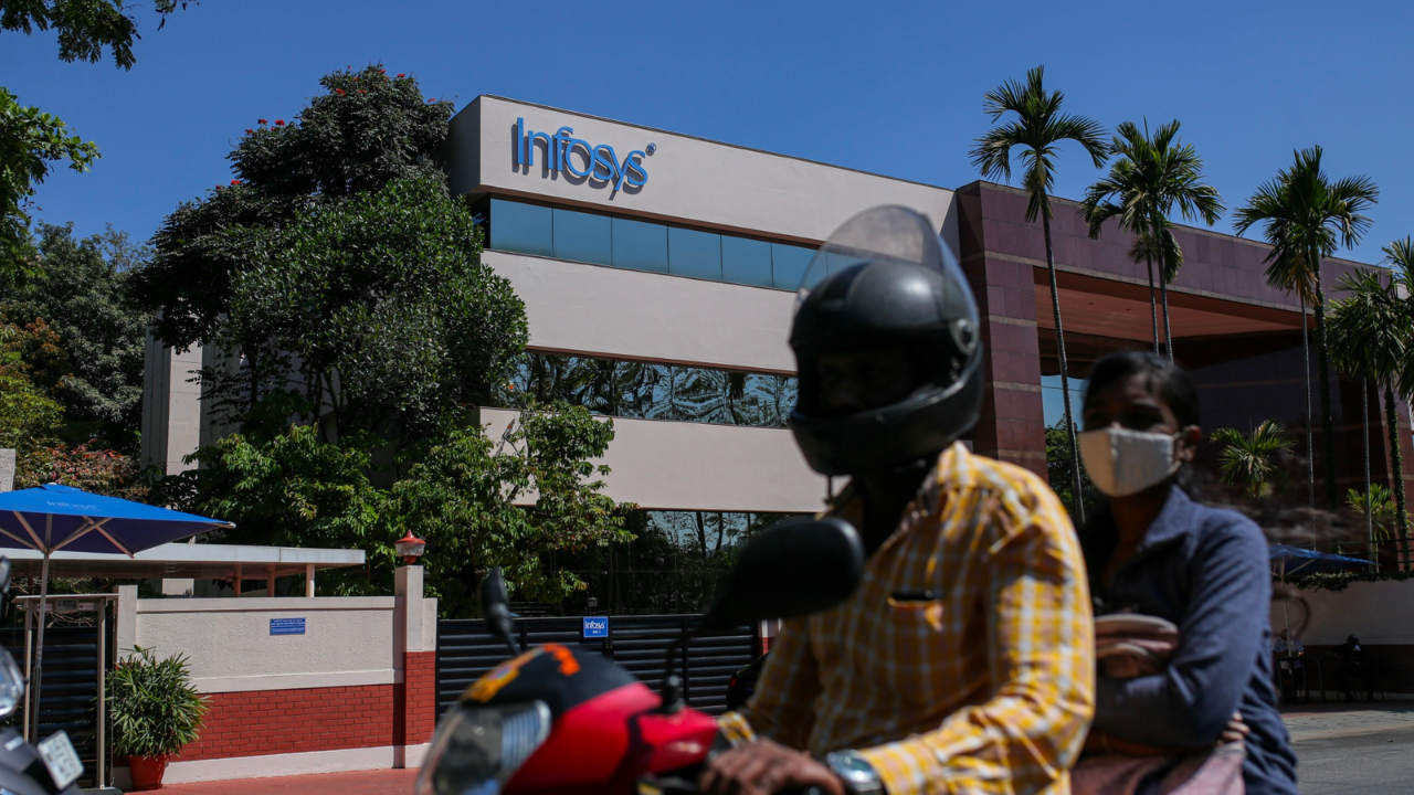 Indian IT firms cut pay hikes