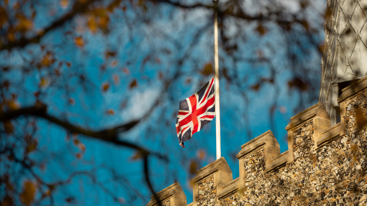 UK IT vacancies applications drop