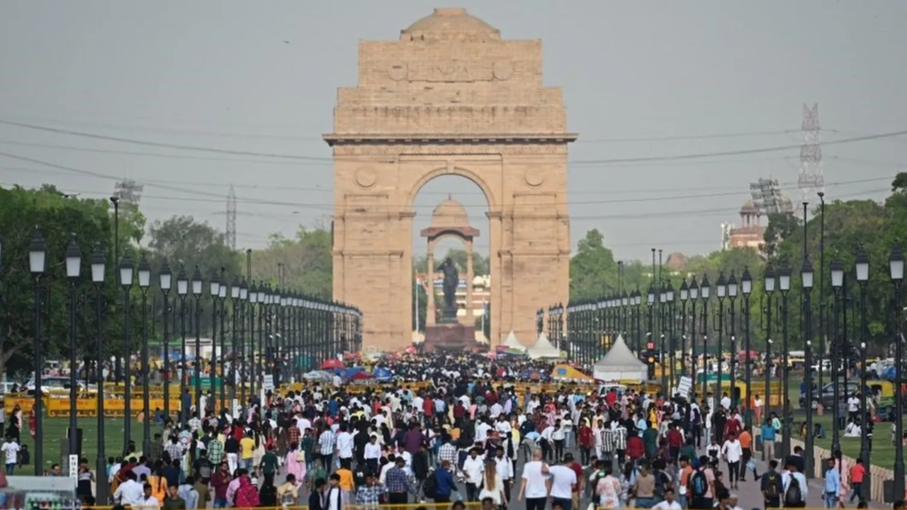 India IT giants slash jobs