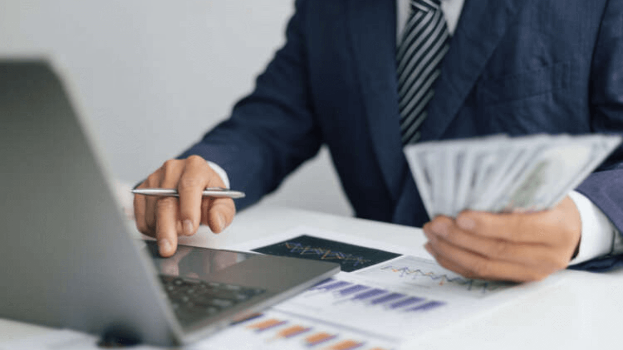 fund managers turn to outsourcing