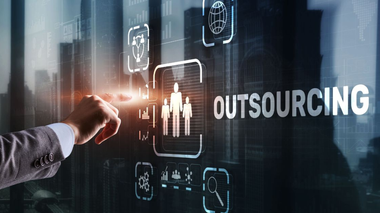 uk-companies-boost-outsourcing