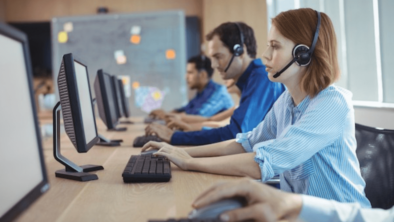ai-forces-call-centers-to-adapt
