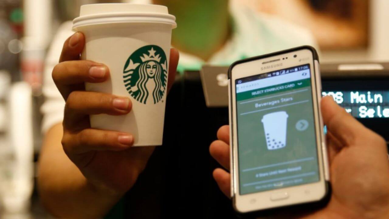 Starbucks shifts gears, outsources tech amid corporate overhaul