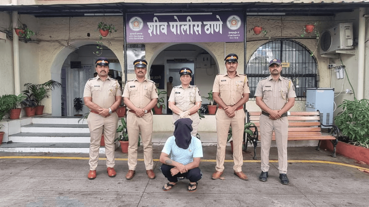 Indian police bust credit card scam run by fake call center in Delhi