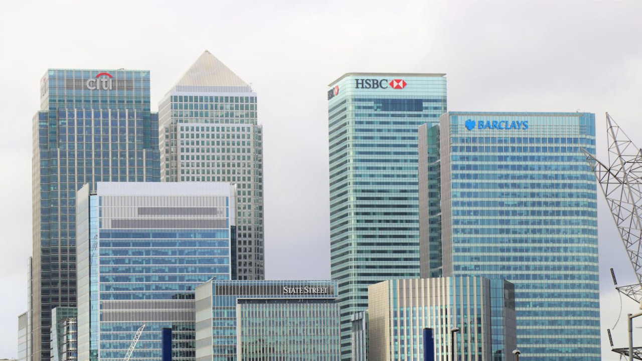Banks boost cloud outsourcing to cut costs, meet new rules: report