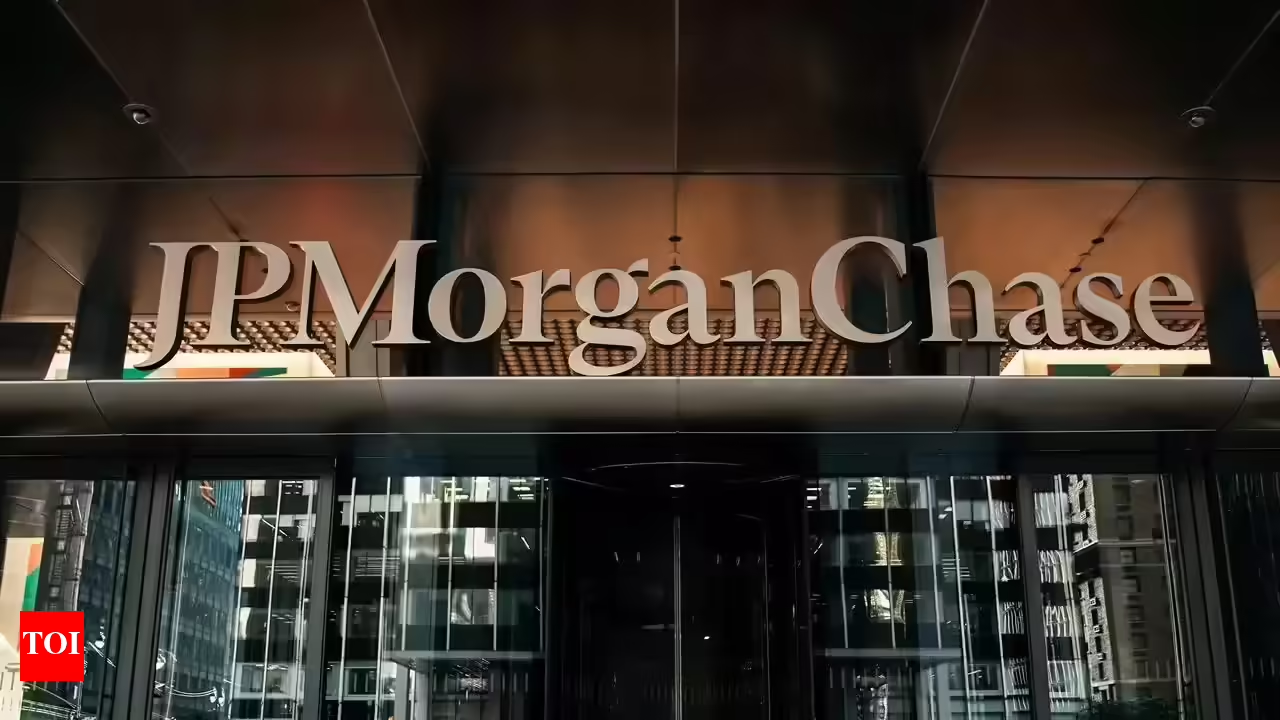 JPMorgan Chase deploys AI chatbot to streamline employee reviews