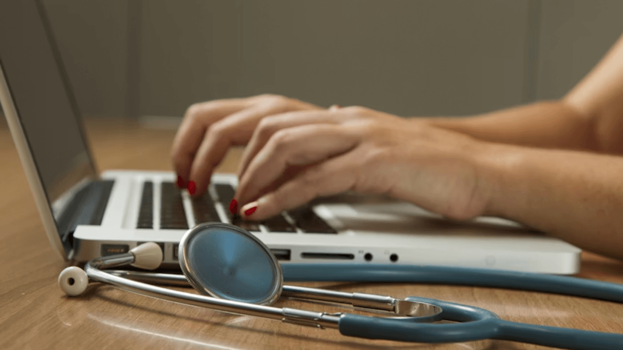 EHRs hold the key to faster hospital reimbursements: analyst