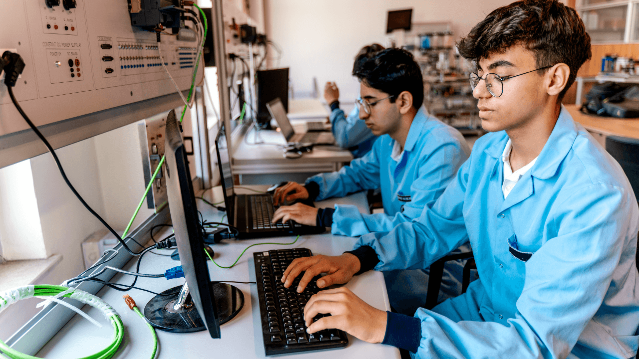 Egypt trains 10,000 students in AI, cloud, and cybersecurity