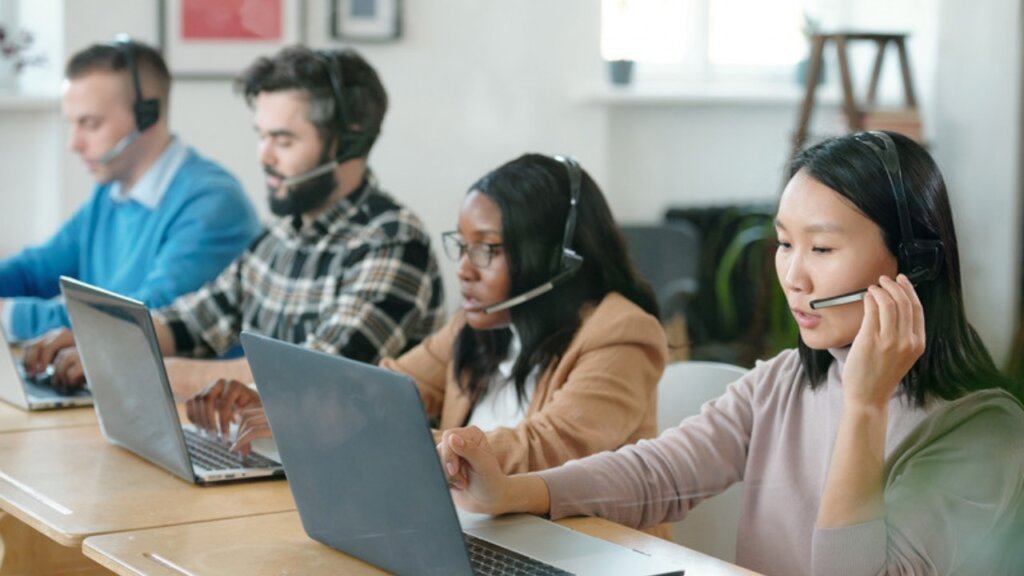 Third of customer service applicants paste into English test: Armasourcing